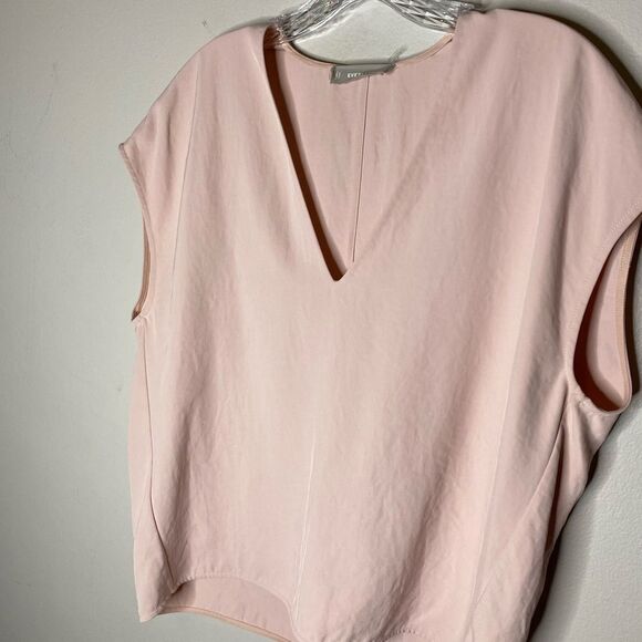 Everlane V Neck Short Sleeve Soft Pink Blouse 4 - Picture 4 of 6